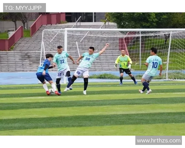 忠诚足球球星一生坚守绿茵场展现永不言弃的拼搏精神